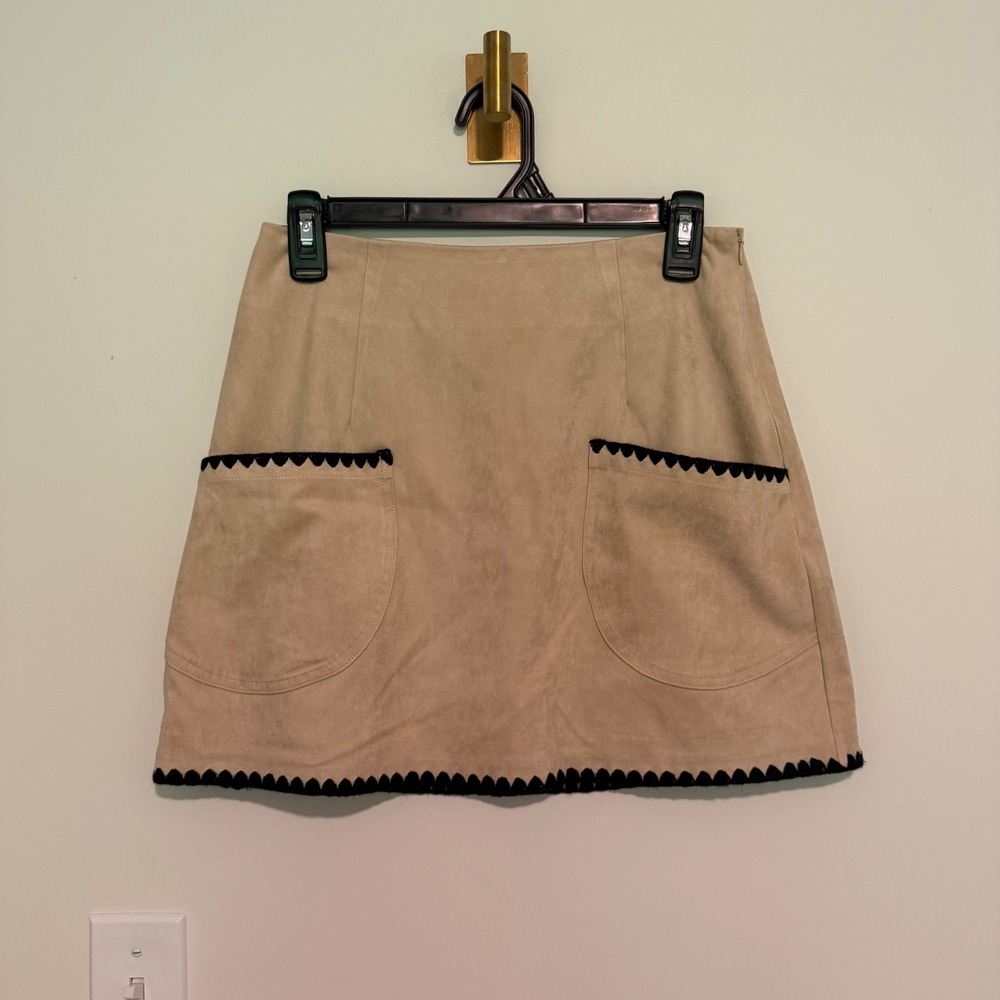 Strut & Bolt Janna Tan Faux Suede Mini Skirt with Black Scalloped Trim Small NEW